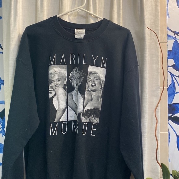 Gildan Marilyn Monroe Black Long Sleeve Crewneck Sweatshirt Size XL - Picture 2 of 5
